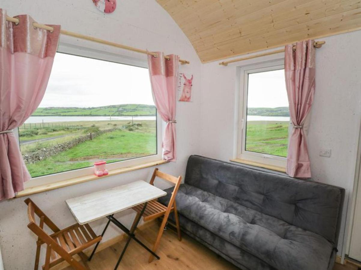 The Beautiful Lazy Llama Shepherd Hut Farm Stay バリシャノン エクステリア 写真